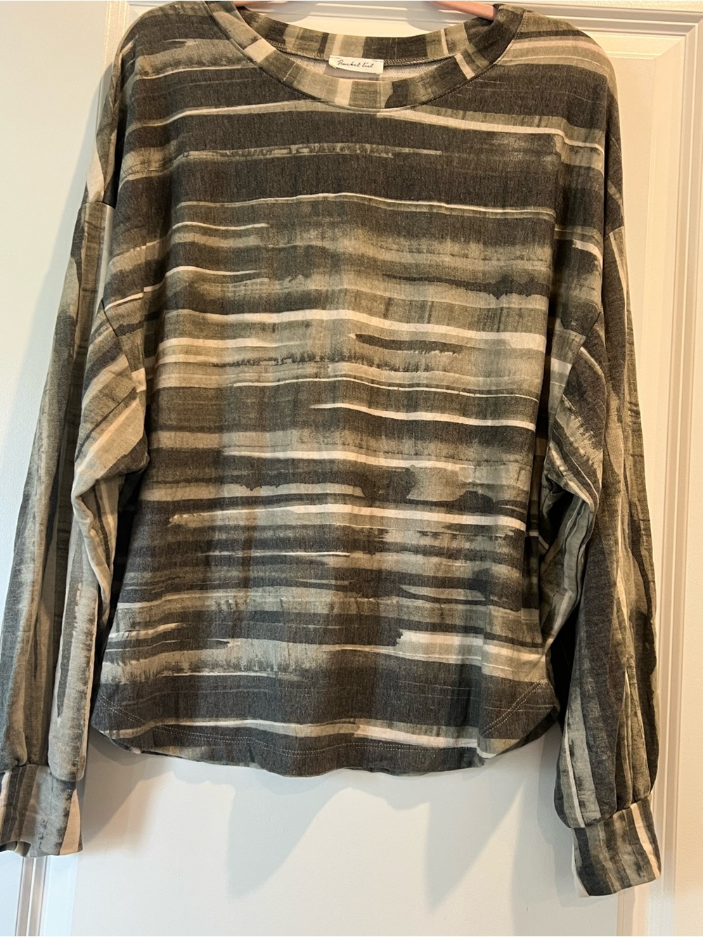 BUCKETLIST Womens Long-Sleeve Striped Crew Neck Knit Top- Grays & Cream